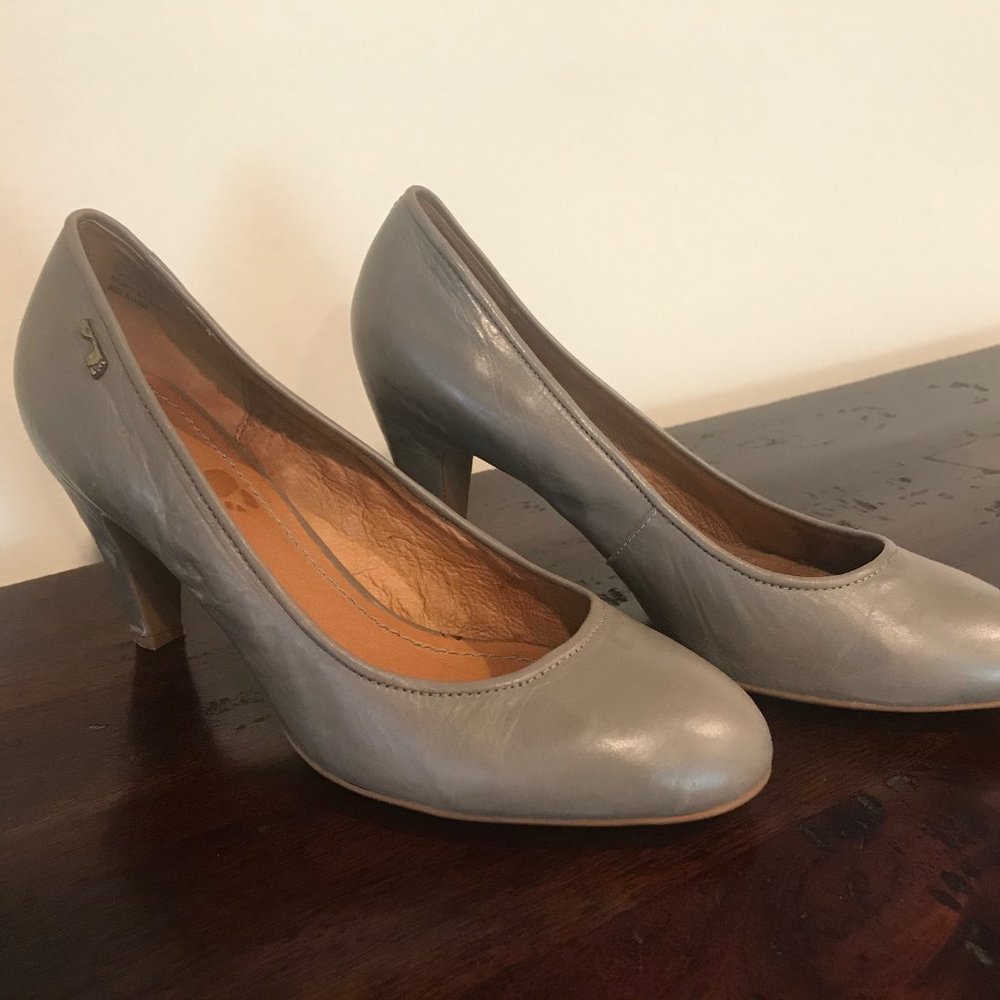 Grey Leather Pumps
